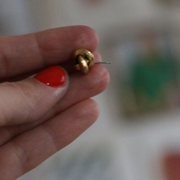 Single Love Knot Gold Plated Stud Earring - Only 1 - Picture 13 of 13